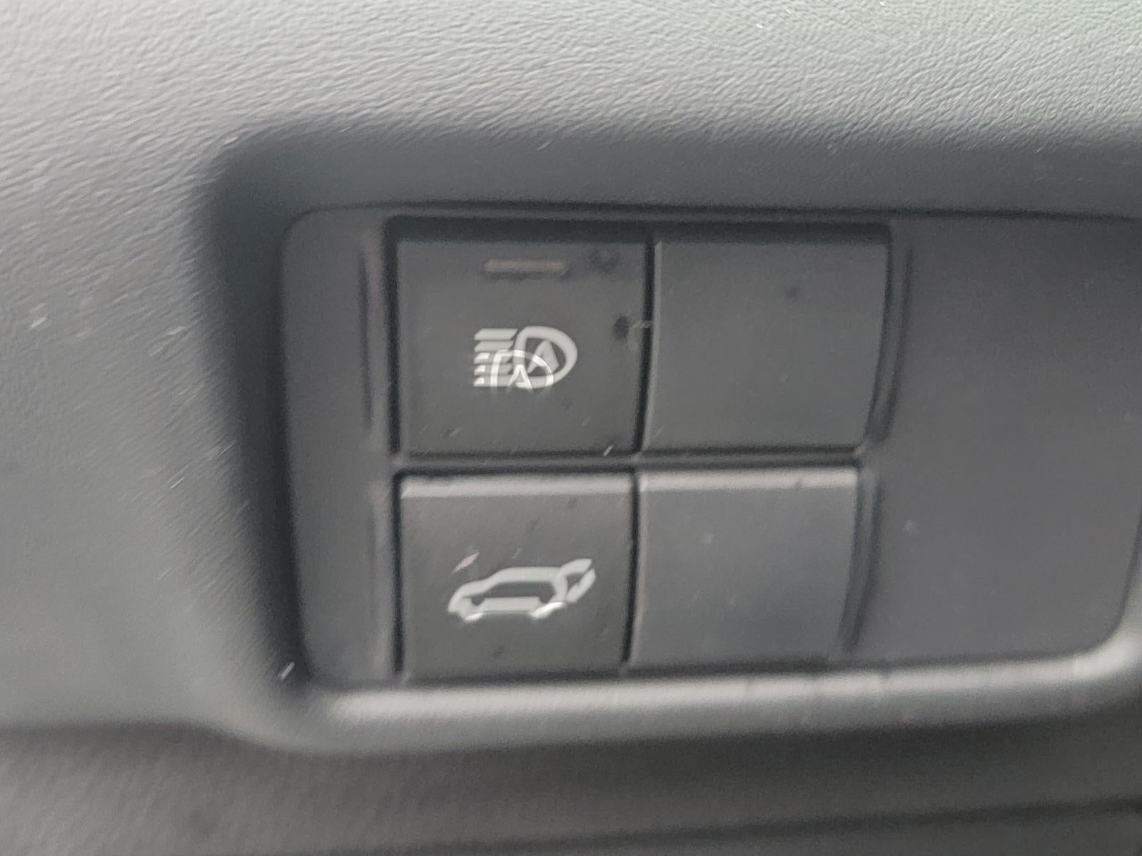 2020 Toyota Highlander LE