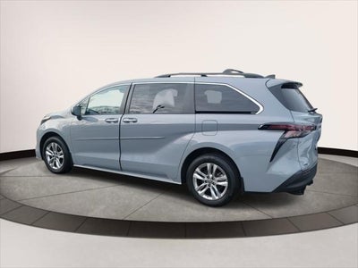 2023 Toyota Sienna Woodland Edition