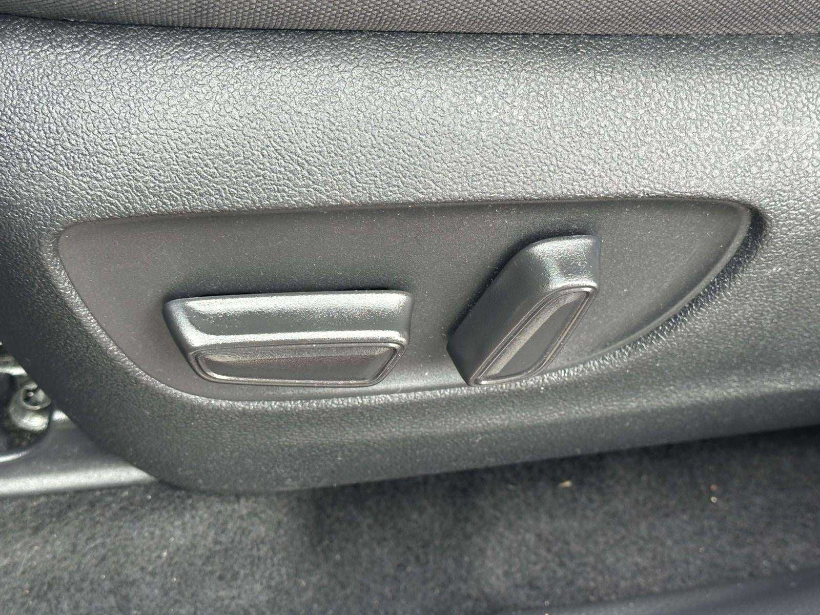 2022 Toyota Highlander Hybrid LE AWD (Natl)