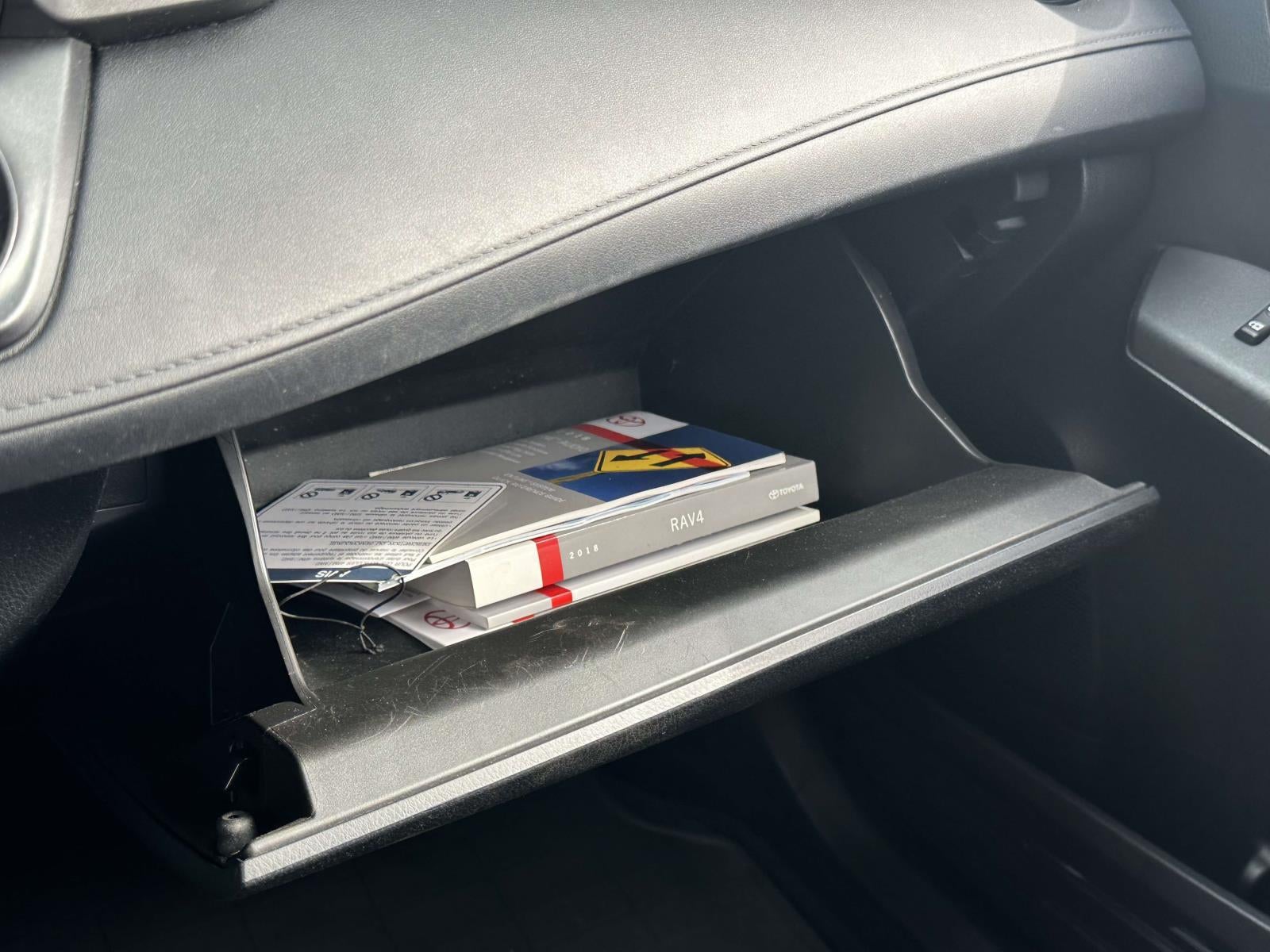 2018 Toyota RAV4 LE AWD (Natl)