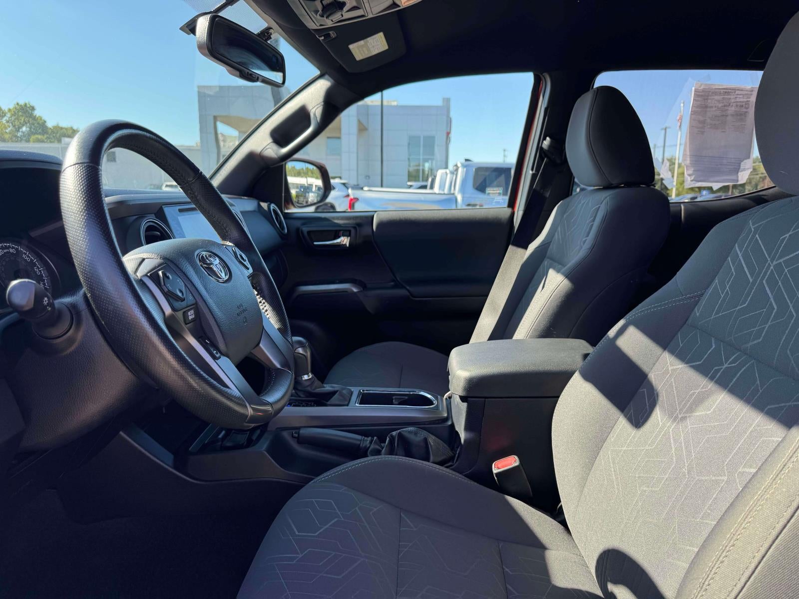 2017 Toyota Tacoma TRD Off Road Double Cab 5' Bed V6 4x4 AT (Natl)