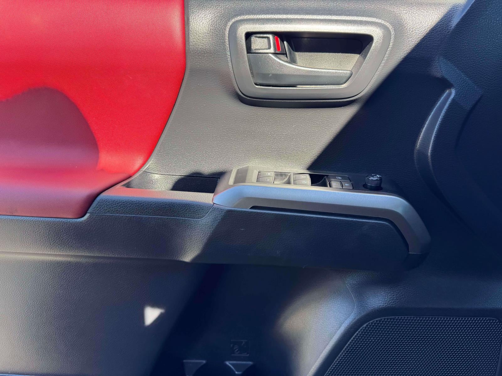 2023 Toyota Tacoma 4WD SR5 Double Cab 5' Bed V6 AT (Natl)