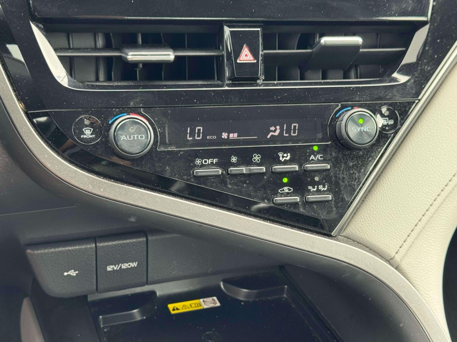 2022 Toyota Camry Hybrid XLE CVT (Natl)