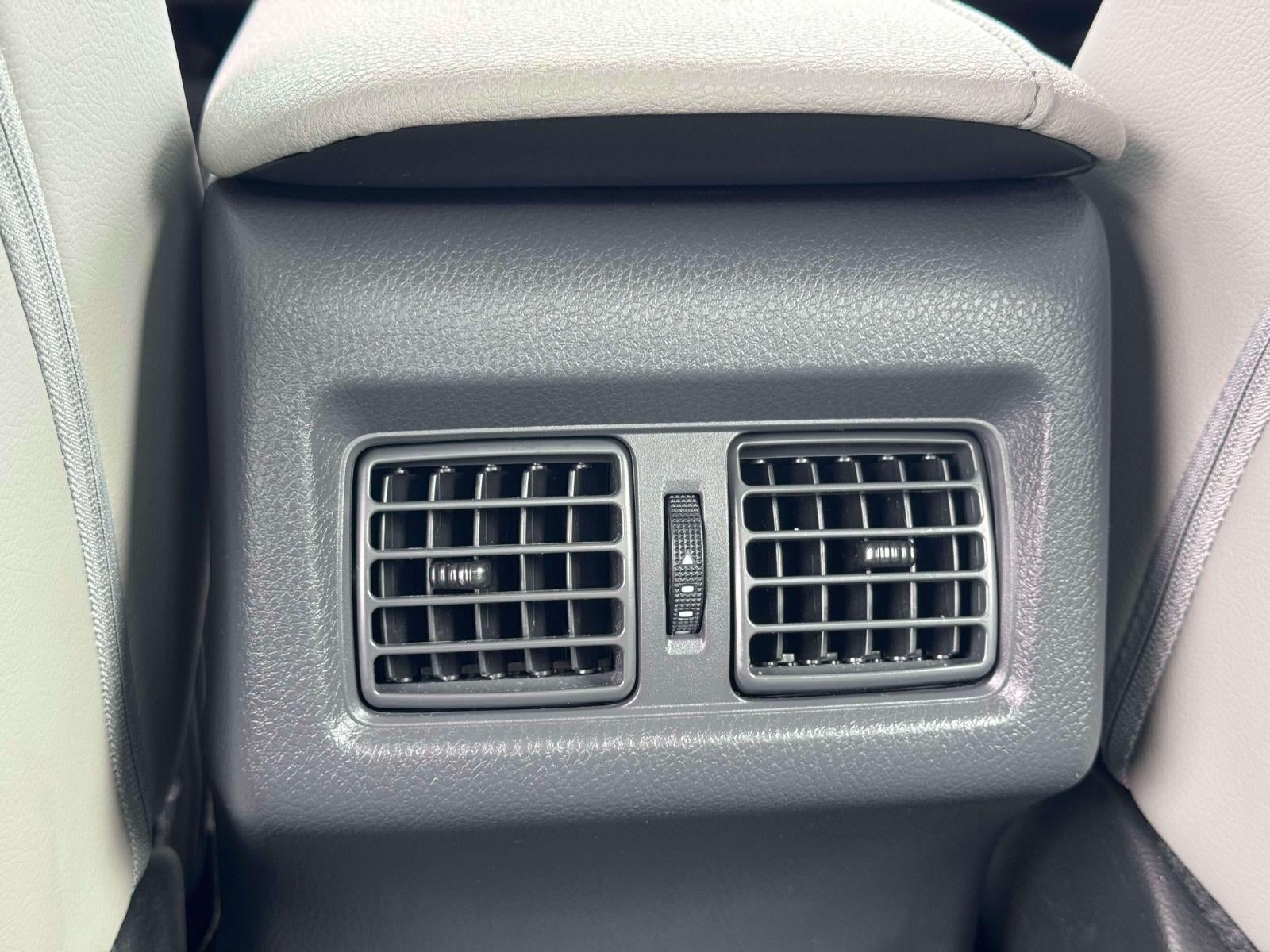 2022 Toyota Camry Hybrid XLE CVT (Natl)
