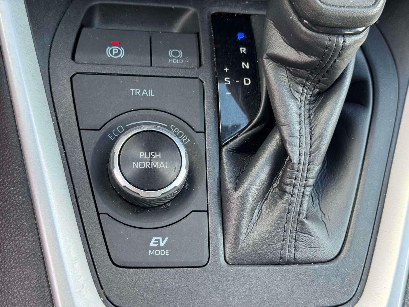 2024 Toyota RAV4 Hybrid XLE AWD (Natl)