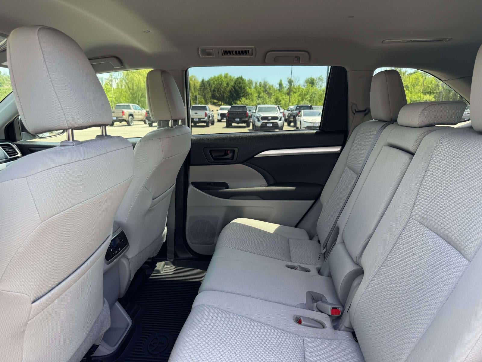 2019 Toyota Highlander LE V6 AWD (Natl)