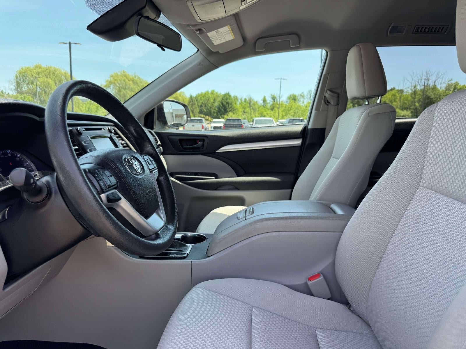 2019 Toyota Highlander LE V6 AWD (Natl)