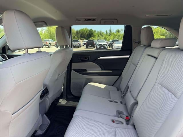 2019 Toyota Highlander LE V6 AWD (Natl)