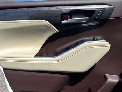 2021 Toyota Highlander Hybrid Limited AWD (Natl)
