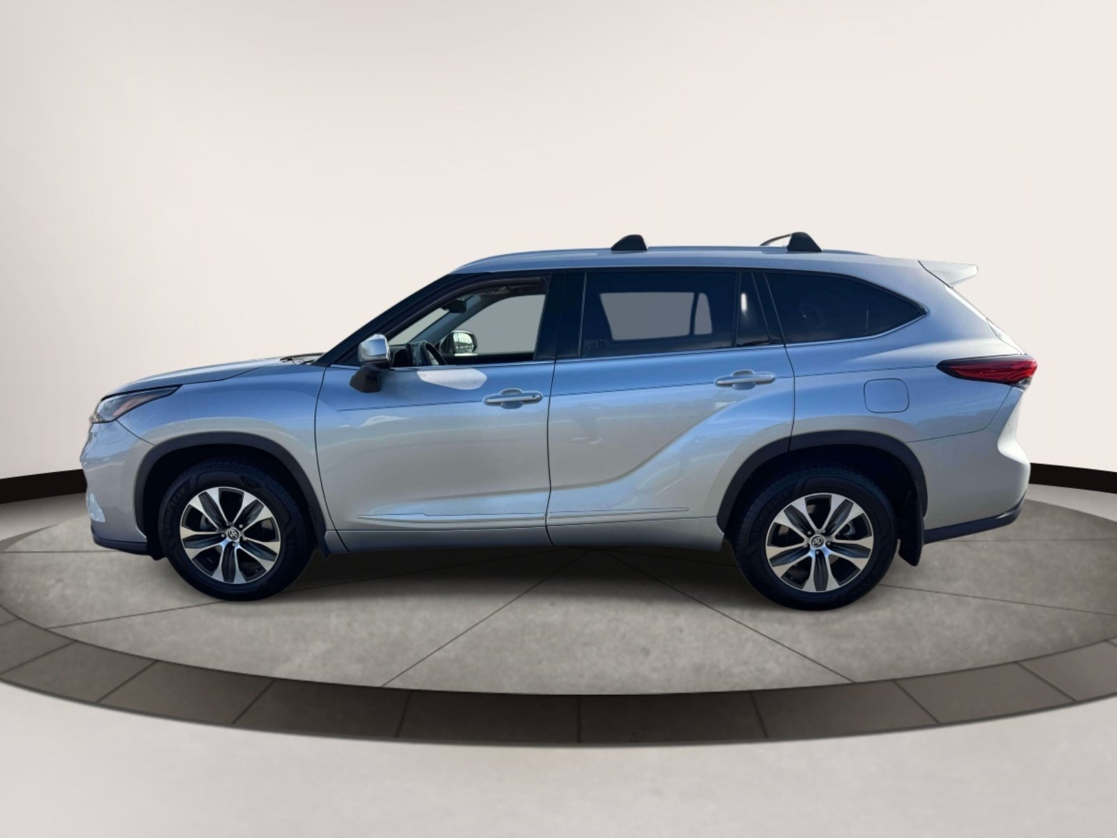 2022 Toyota Highlander XLE AWD (Natl)