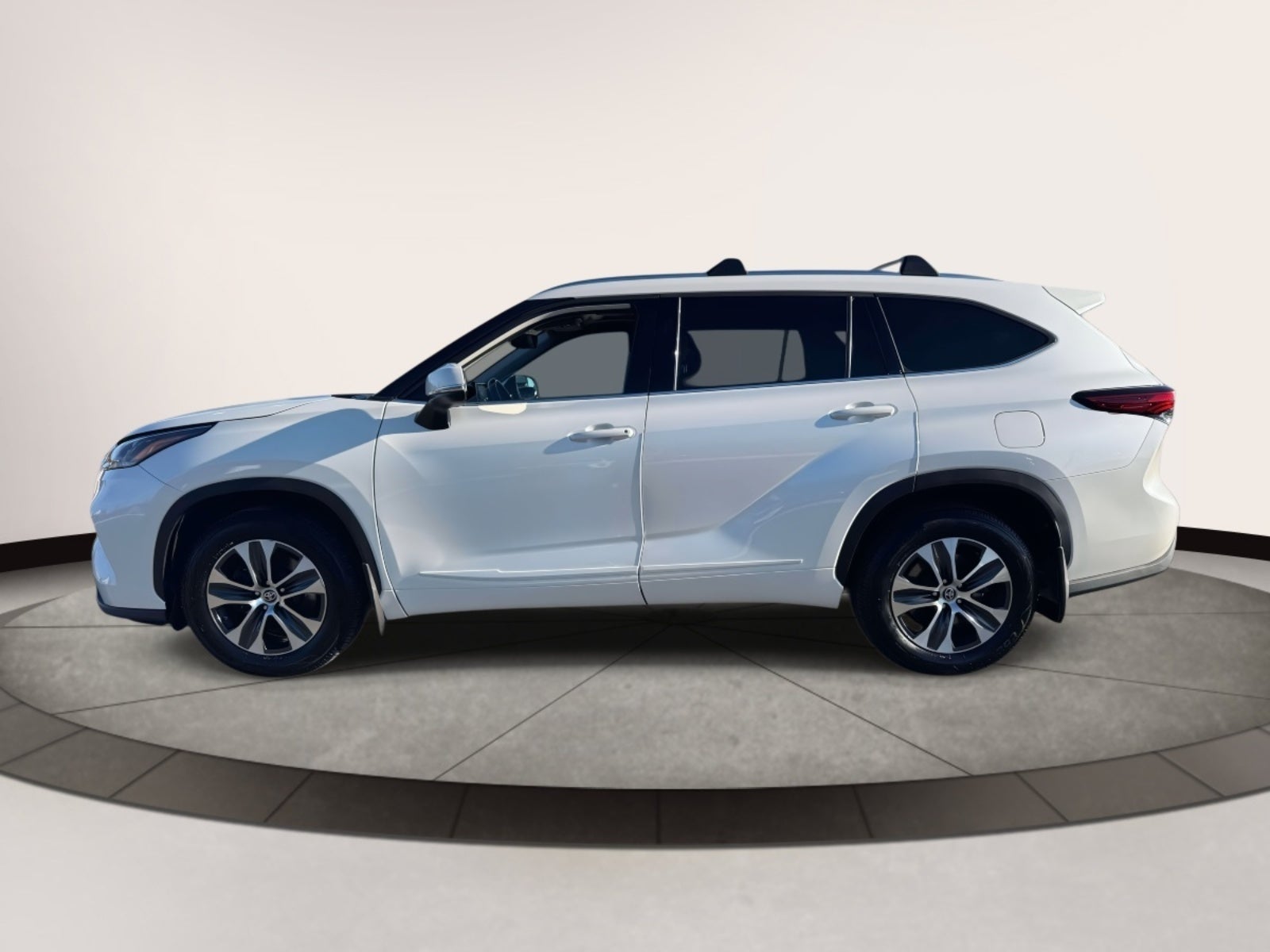 2021 Toyota Highlander XLE AWD (Natl)