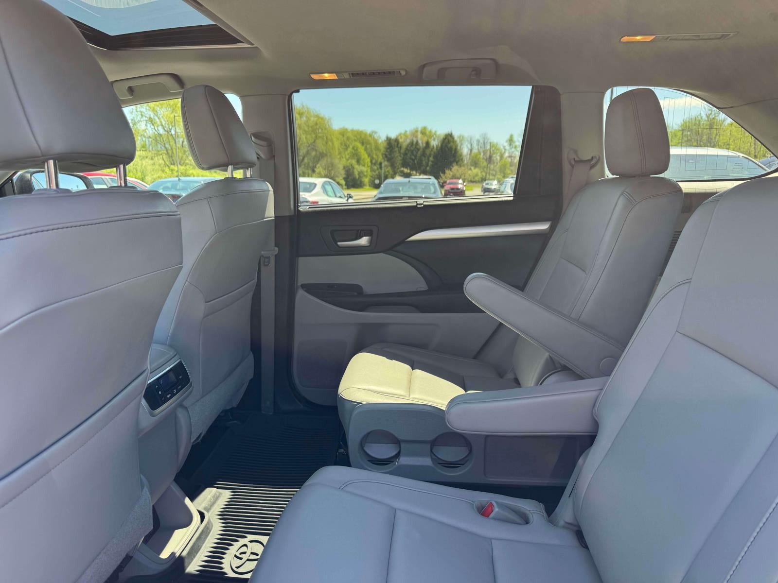 2017 Toyota Highlander XLE V6 AWD (Natl)