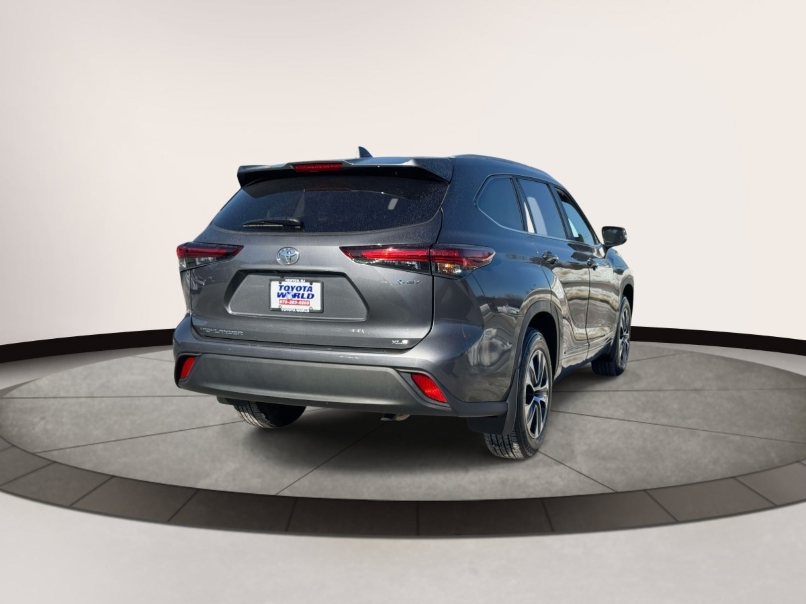 2025 Toyota Highlander Hybrid XLE AWD (Natl)