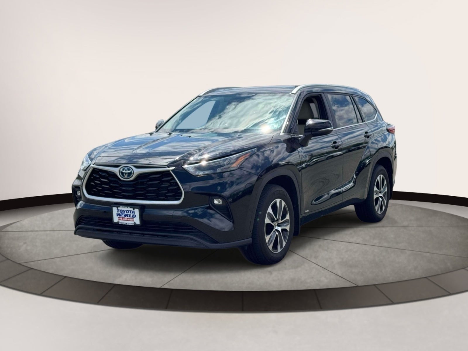 2023 Toyota Highlander Hybrid XLE AWD (Natl)
