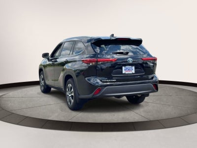 2023 Toyota Highlander Hybrid XLE AWD (Natl)