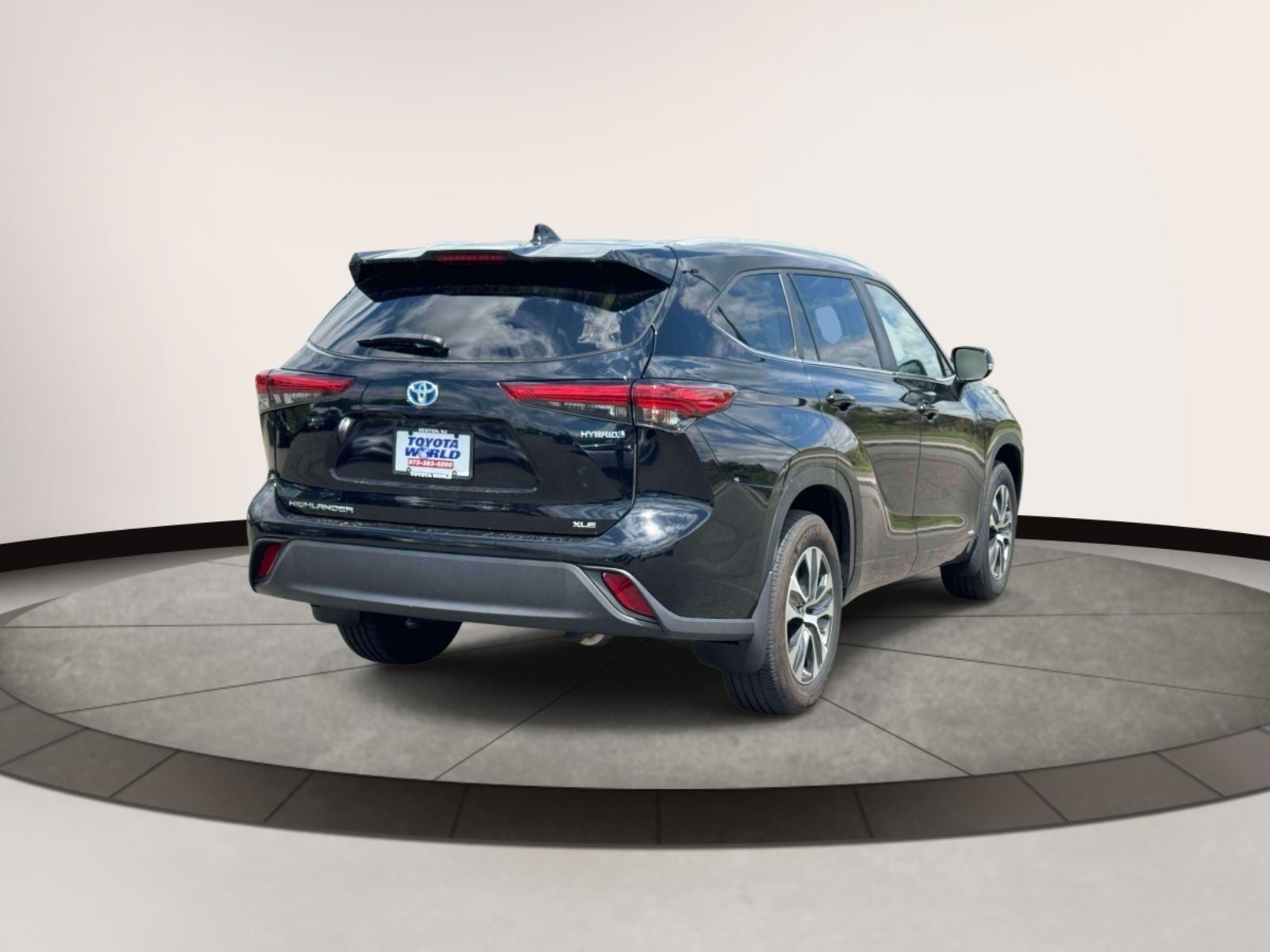 2023 Toyota Highlander Hybrid XLE AWD (Natl)