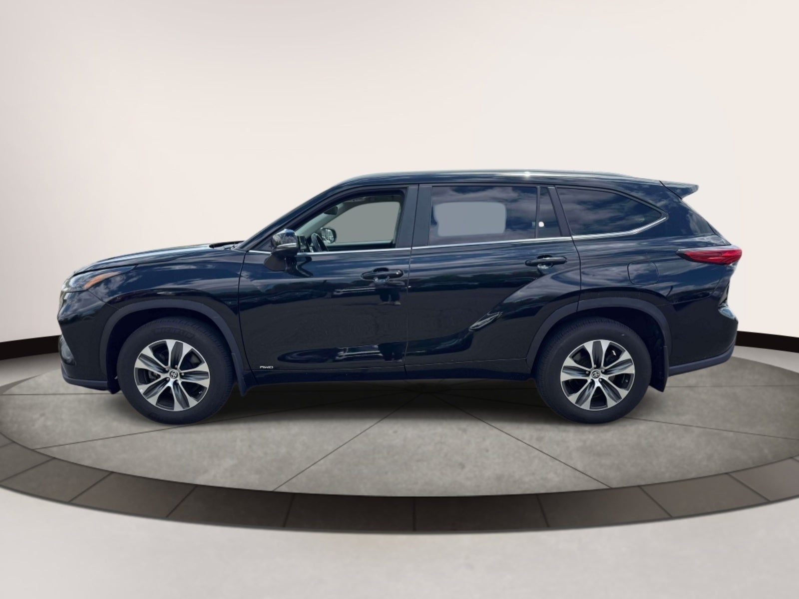 2023 Toyota Highlander Hybrid XLE AWD (Natl)