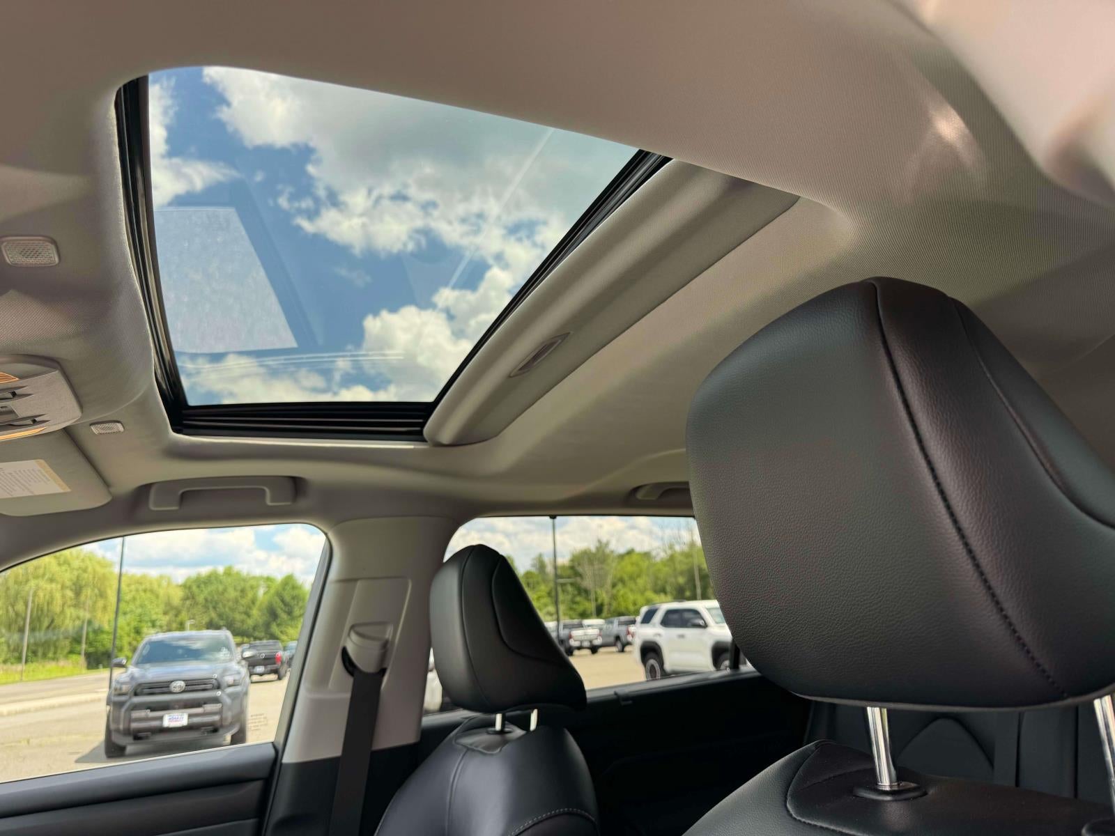 2025 Toyota Highlander Hybrid XLE AWD (Natl)