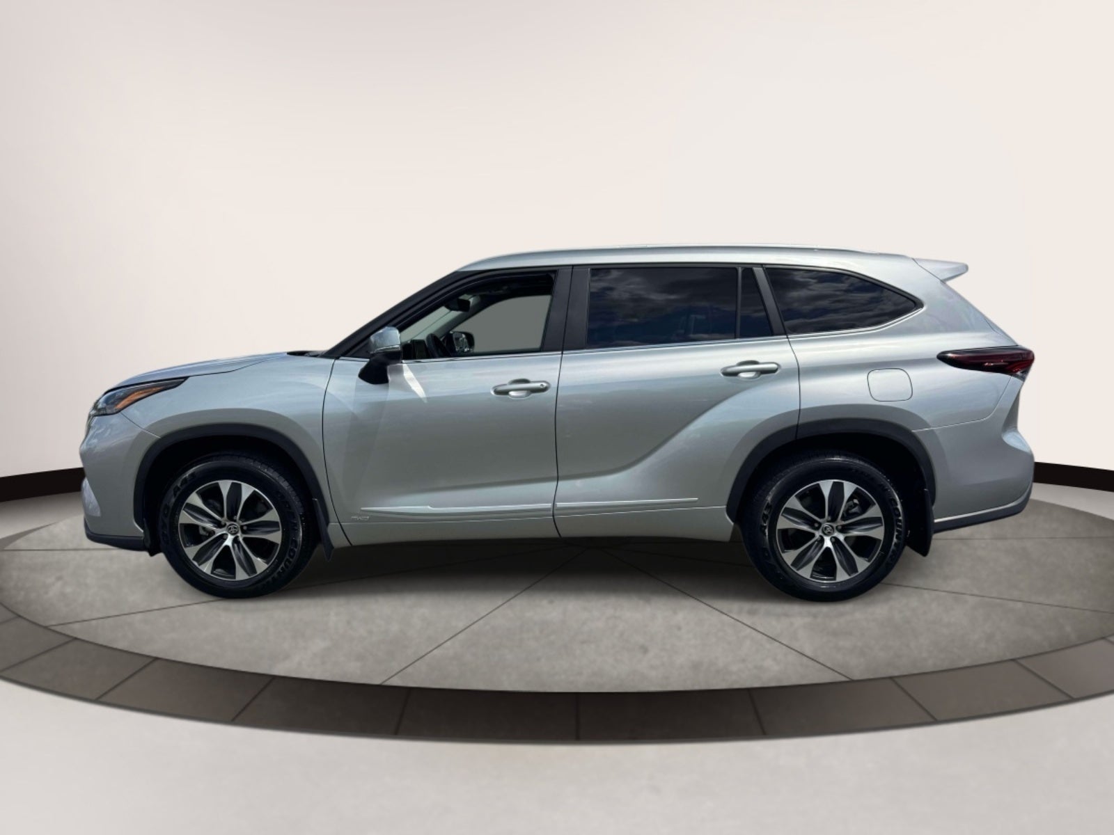 2025 Toyota Highlander Hybrid XLE AWD (Natl)