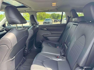 2025 Toyota Highlander Hybrid XLE AWD (Natl)
