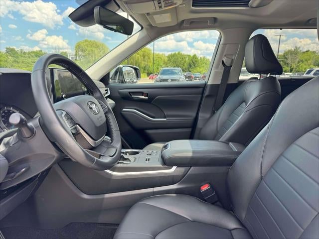 2025 Toyota Highlander Hybrid XLE AWD (Natl)