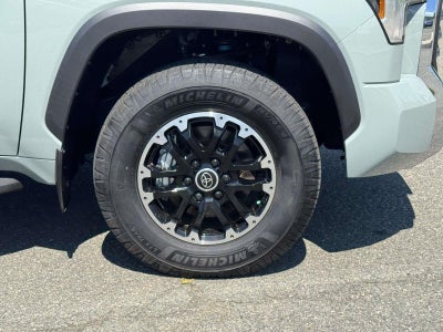 2024 Toyota Tundra 4WD SR5 CrewMax 5.5' Bed (Natl)