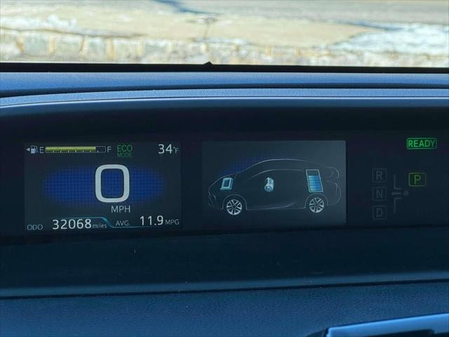 2022 Toyota Prius LE AWD-e (Natl)