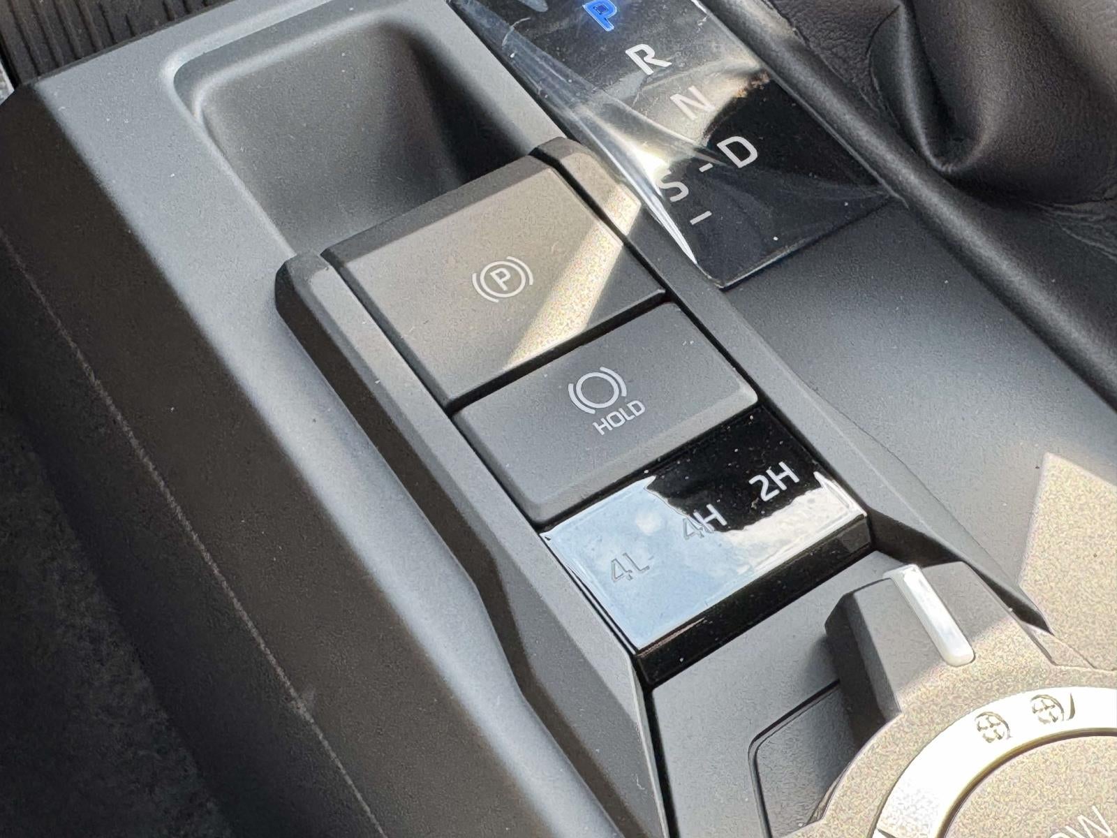 2026 Toyota Tacoma 4WD SR5 Double Cab 5' Bed AT (Natl)