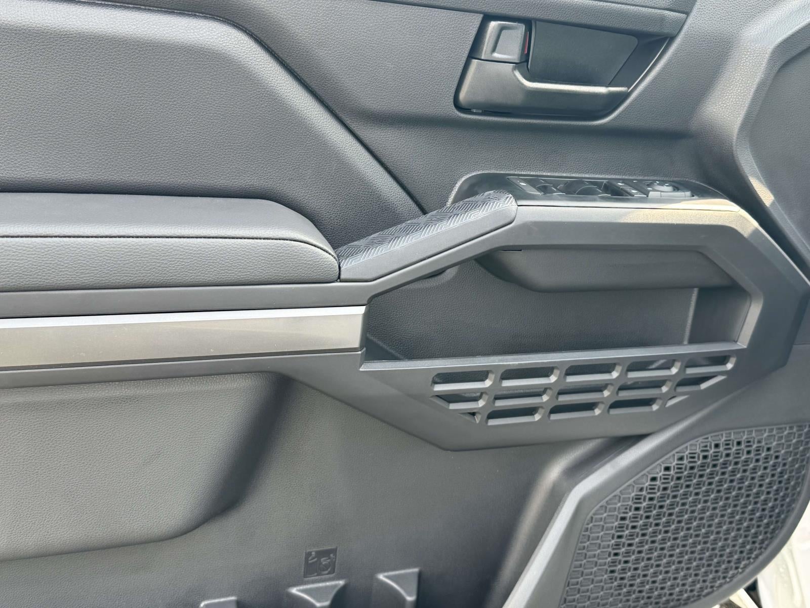 2026 Toyota Tacoma 4WD SR5 Double Cab 5' Bed AT (Natl)