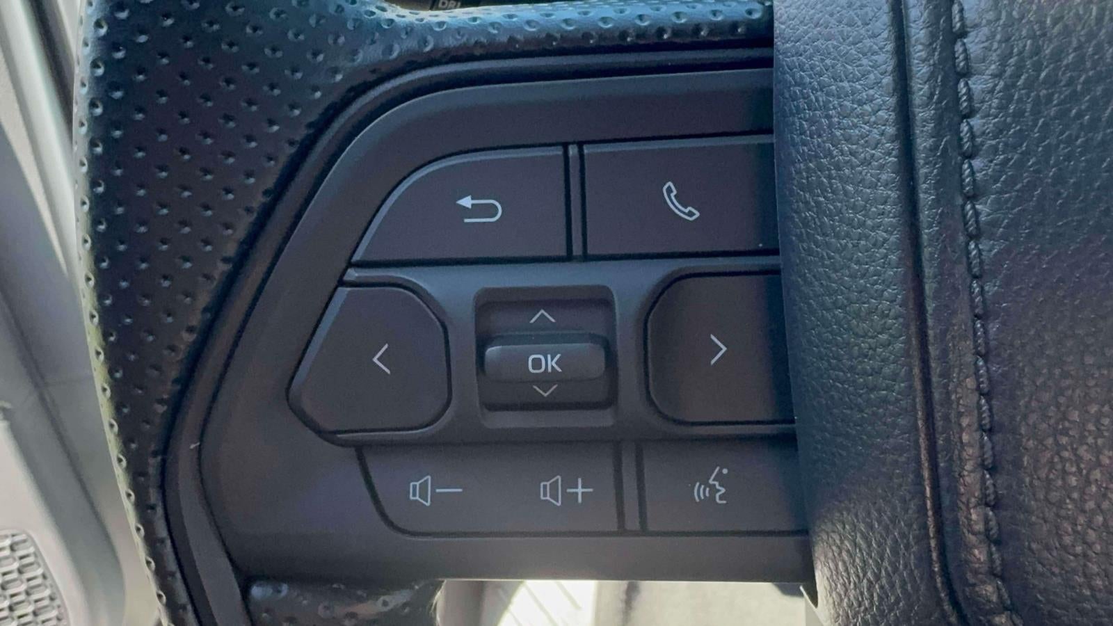 2026 Toyota Tacoma 4WD SR5 Double Cab 5' Bed AT (Natl)