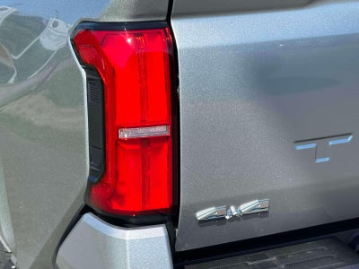 2026 Toyota Tacoma 4WD SR5 Double Cab 5' Bed AT (Natl)