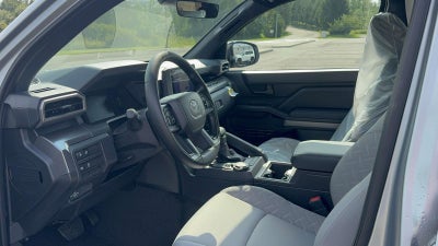 2026 Toyota Tacoma 4WD SR5 Double Cab 5' Bed AT (Natl)