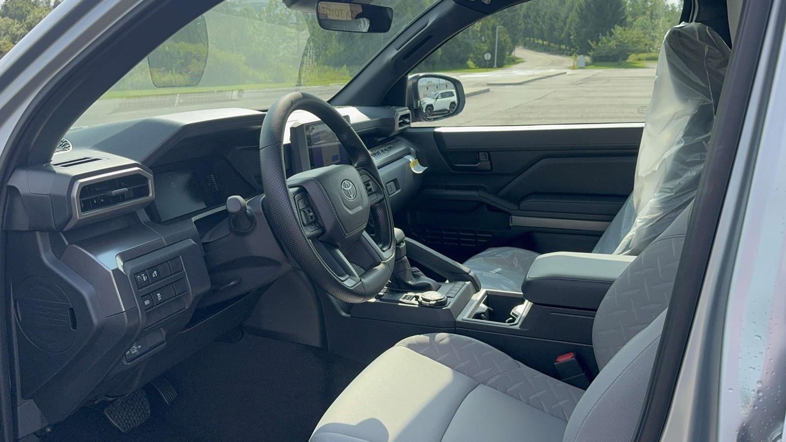 2026 Toyota Tacoma 4WD SR5 Double Cab 5' Bed AT (Natl)