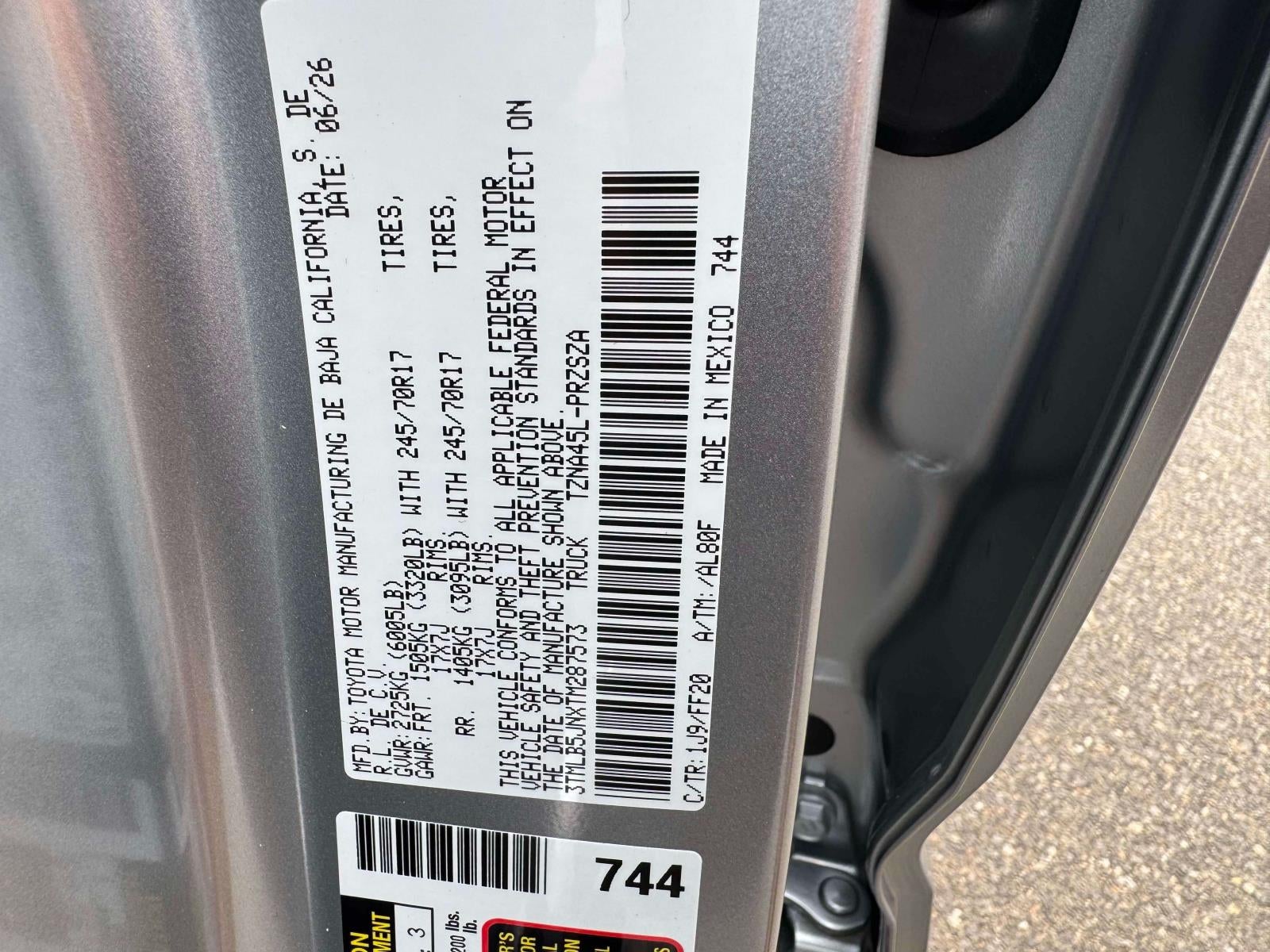 2026 Toyota Tacoma 4WD SR5 Double Cab 5' Bed AT (Natl)