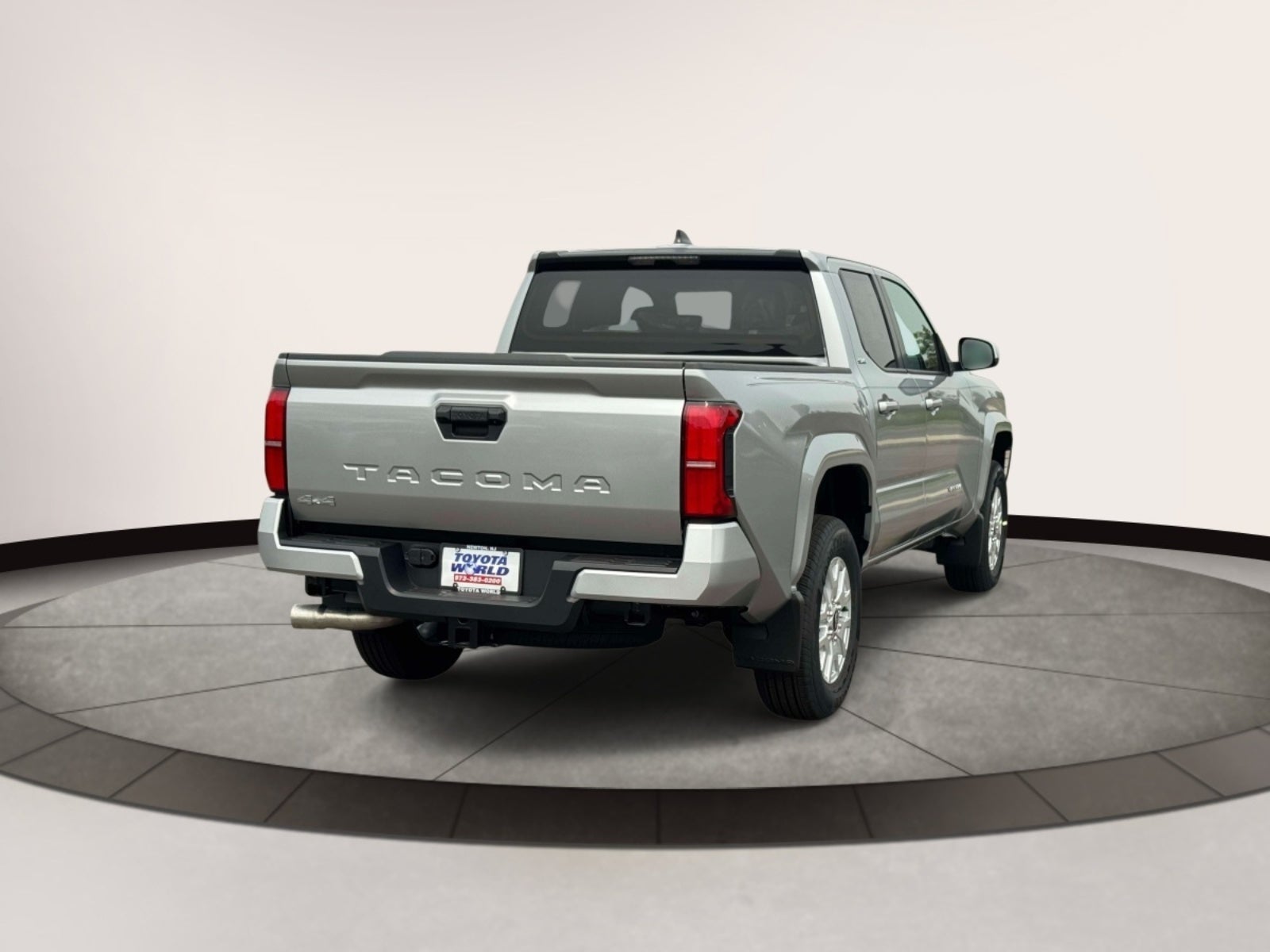 2026 Toyota Tacoma 4WD SR5 Double Cab 5' Bed AT (Natl)