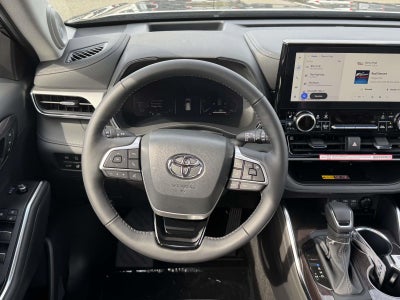 2025 Toyota Highlander Platinum