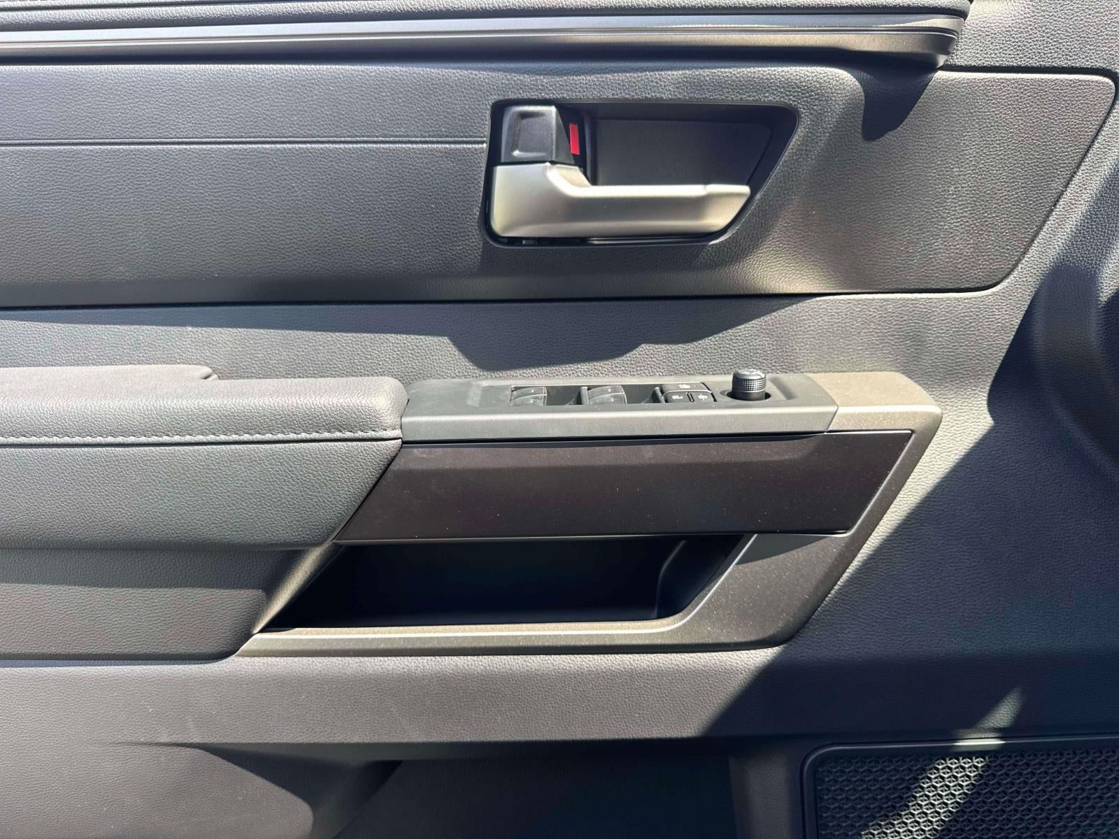 2026 Toyota Tundra 4WD SR CrewMax 5.5' Bed (Natl)