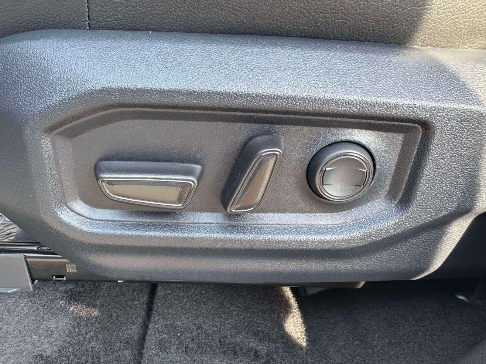 2026 Toyota Tundra 4WD SR CrewMax 5.5' Bed (Natl)
