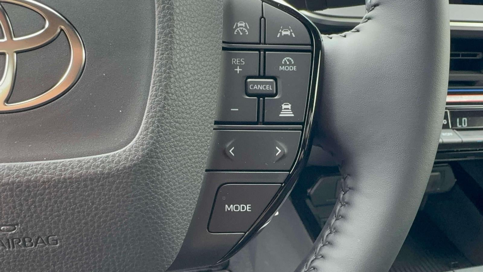 2026 Toyota Prius Plug-In Hybrid SE (Natl)
