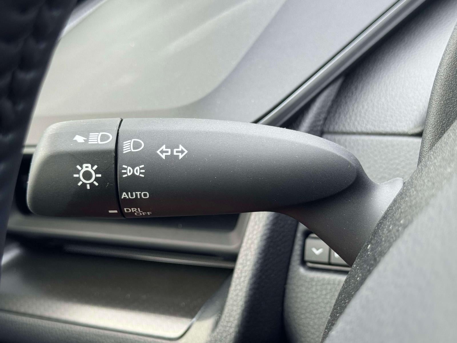 2026 Toyota Prius Plug-In Hybrid SE (Natl)
