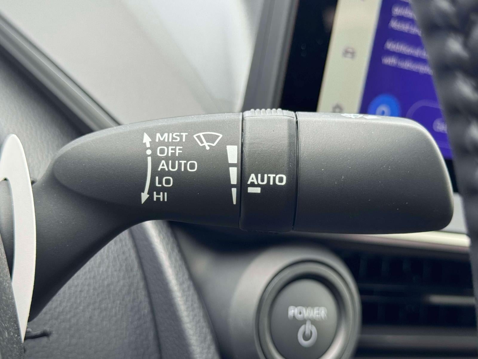 2026 Toyota Prius Plug-In Hybrid SE (Natl)