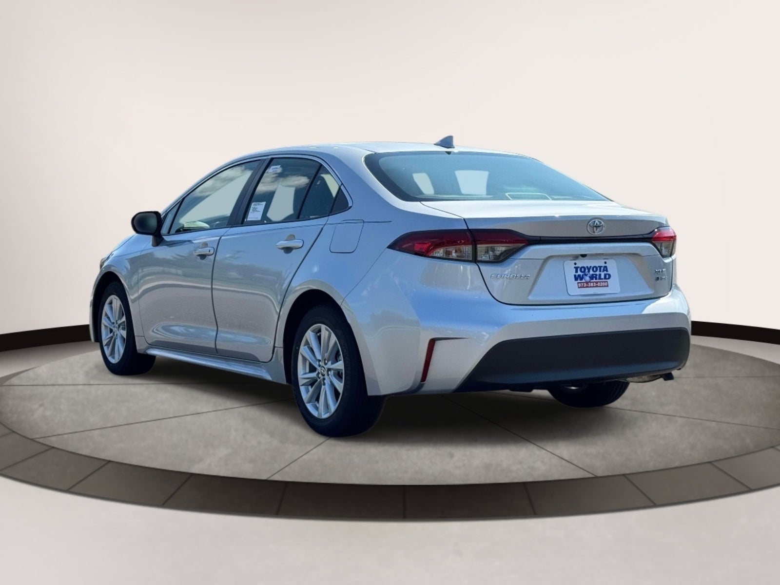 2026 Toyota Corolla XLE - Photo 3